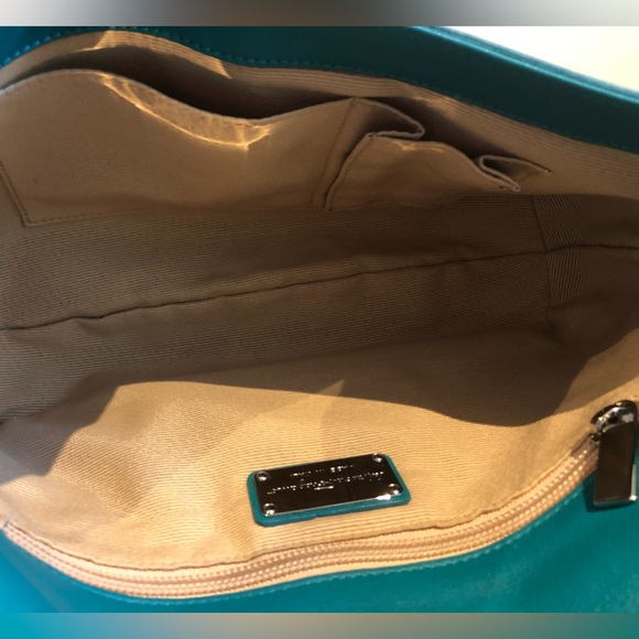 ❌ SOLD Authentic Embossed Patent Leather Hand Bag - Picture 6 of 11